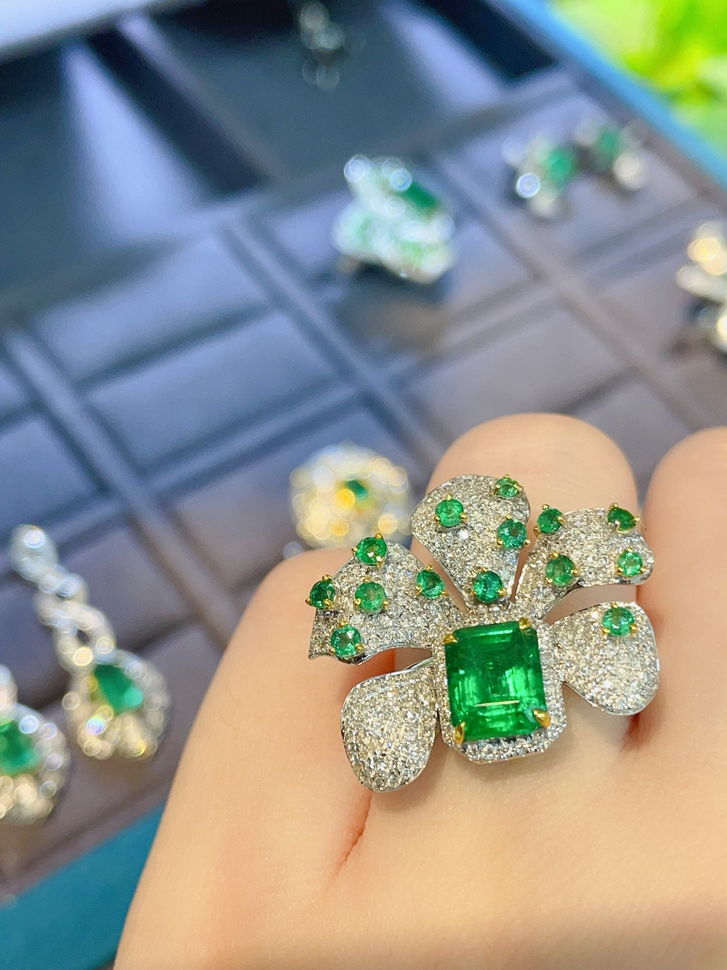 Luxury Natural Emerald Statement Ring, Unique Floral Design, Bridal Ring, Anniversary Ring, Gift for Her