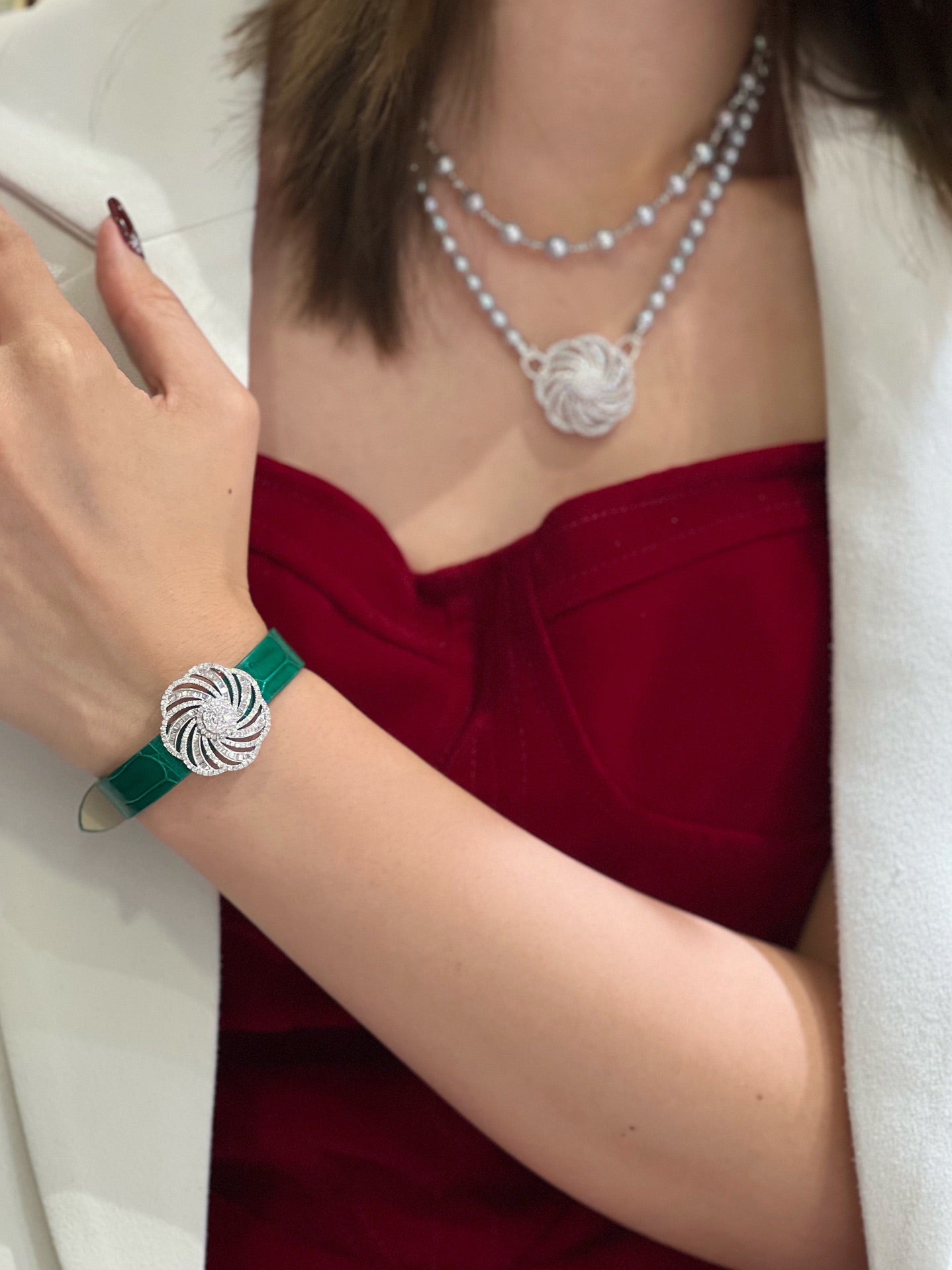 Luxury Natural Diamond Bracelet, Classic Floral Design, 18K Natural Diamond Bracelet