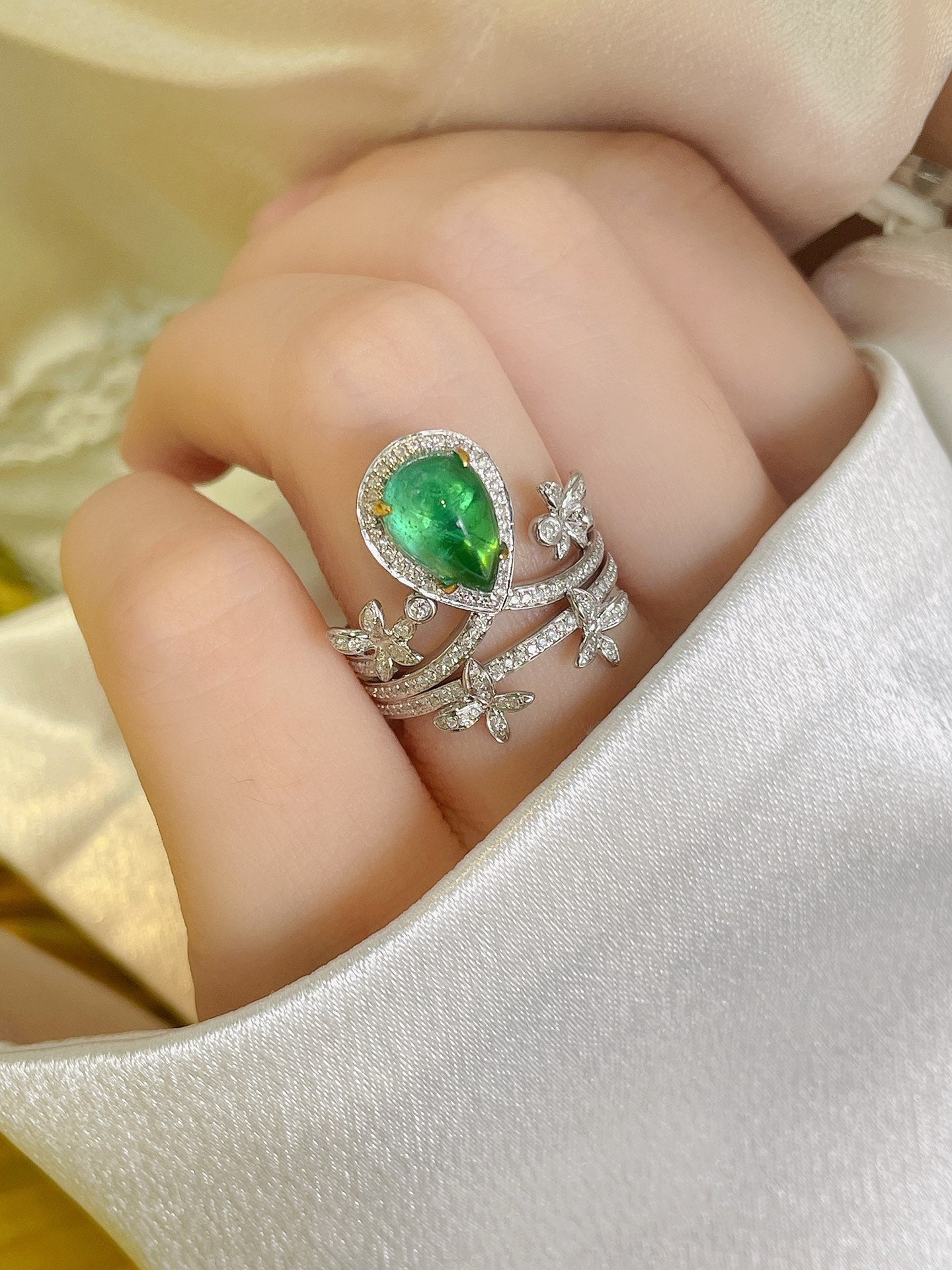 Luxury Natural Emerald Statement Ring, Unique Floral Design, Bridal Ring, Anniversary Ring, Gift for Her