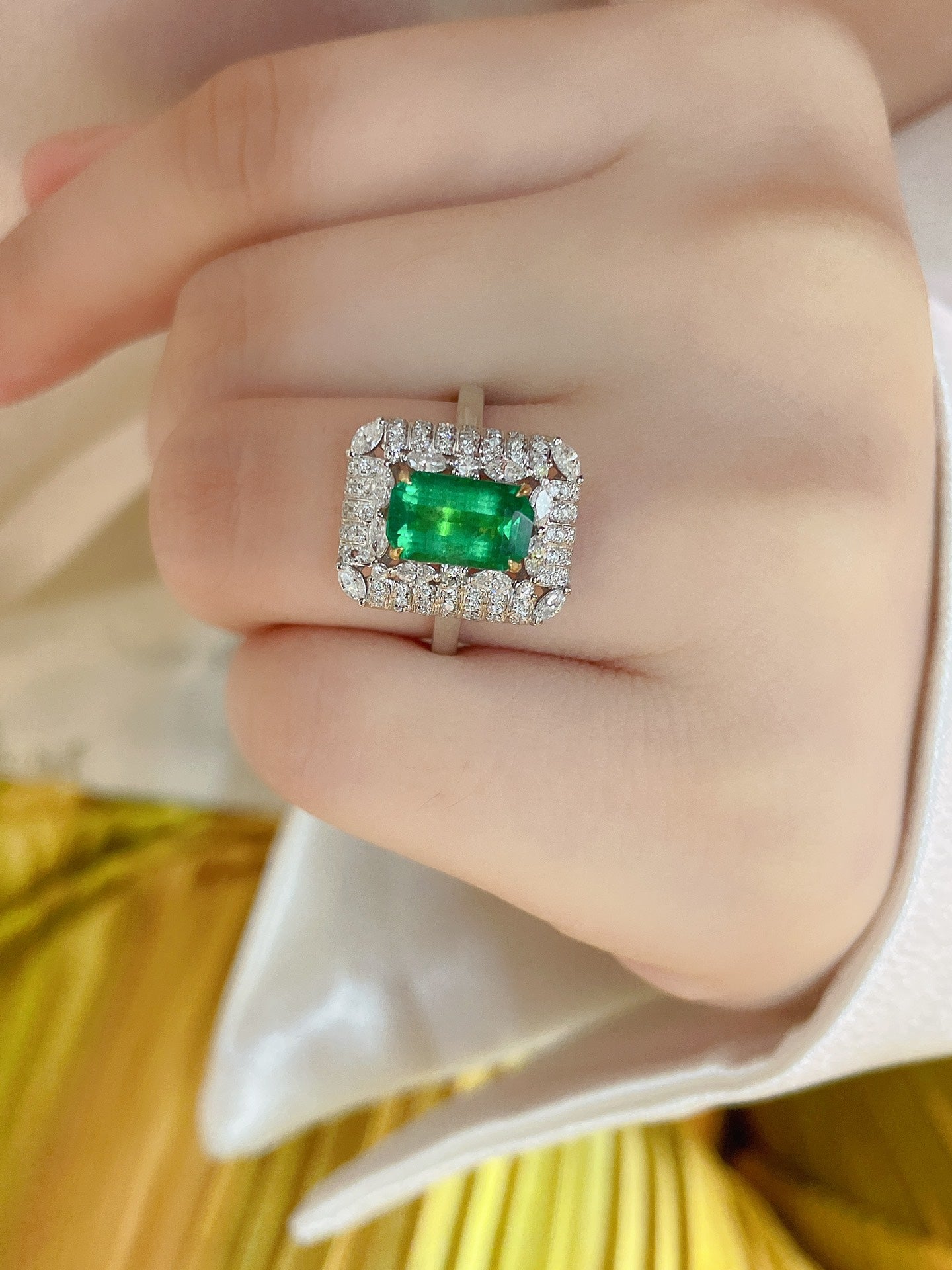 Natural Emerald Statement Ring, Classic Design, Bridal Ring, Anniversary Ring, Gift for Her