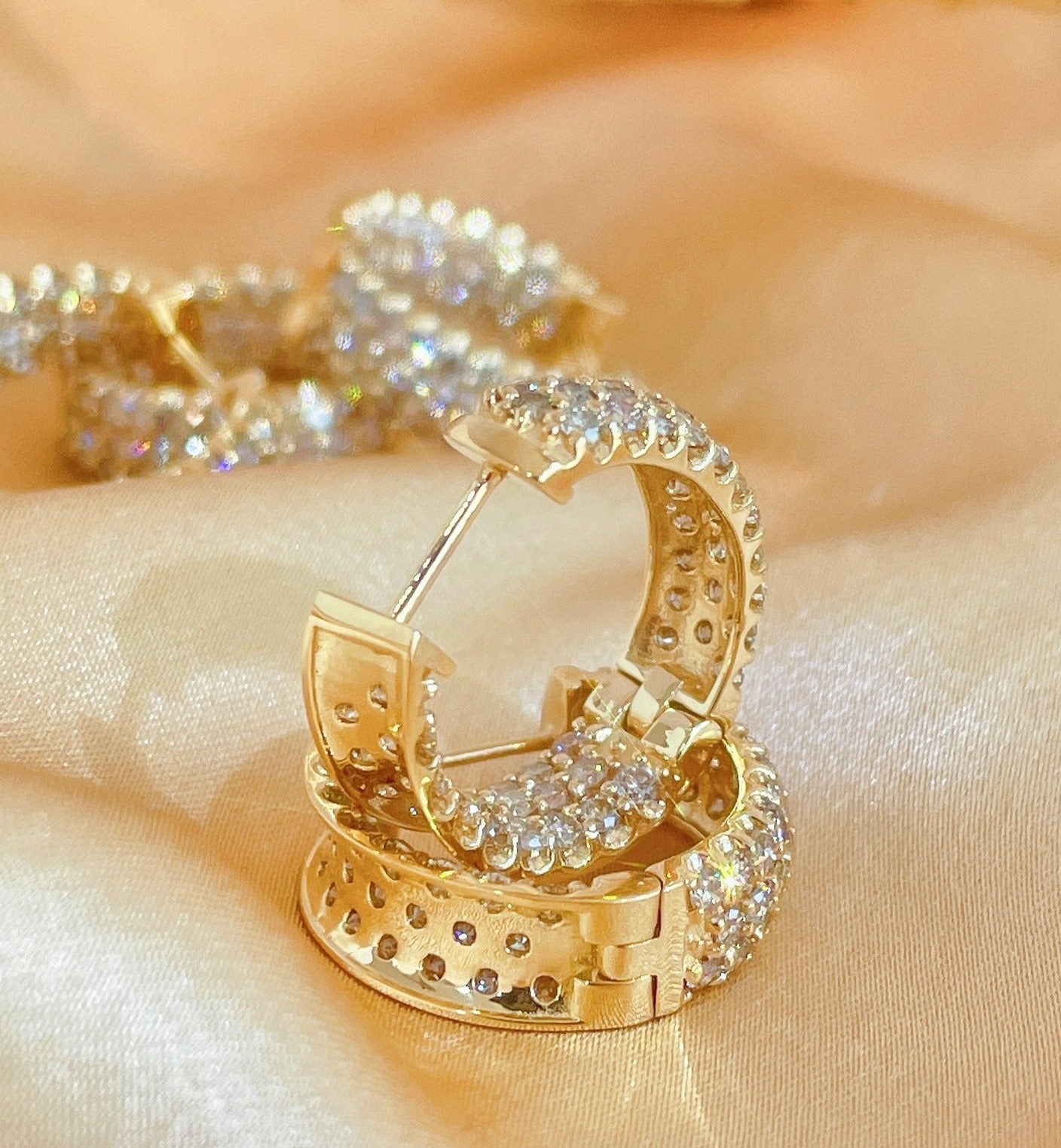 Natural Diamond Hoop Earring, Classic Hoop Deisgn, 18K Diamond Earring, 18K Gold Daily Earrings, Bridal Earring, Anniversary Earring, Gift for Her